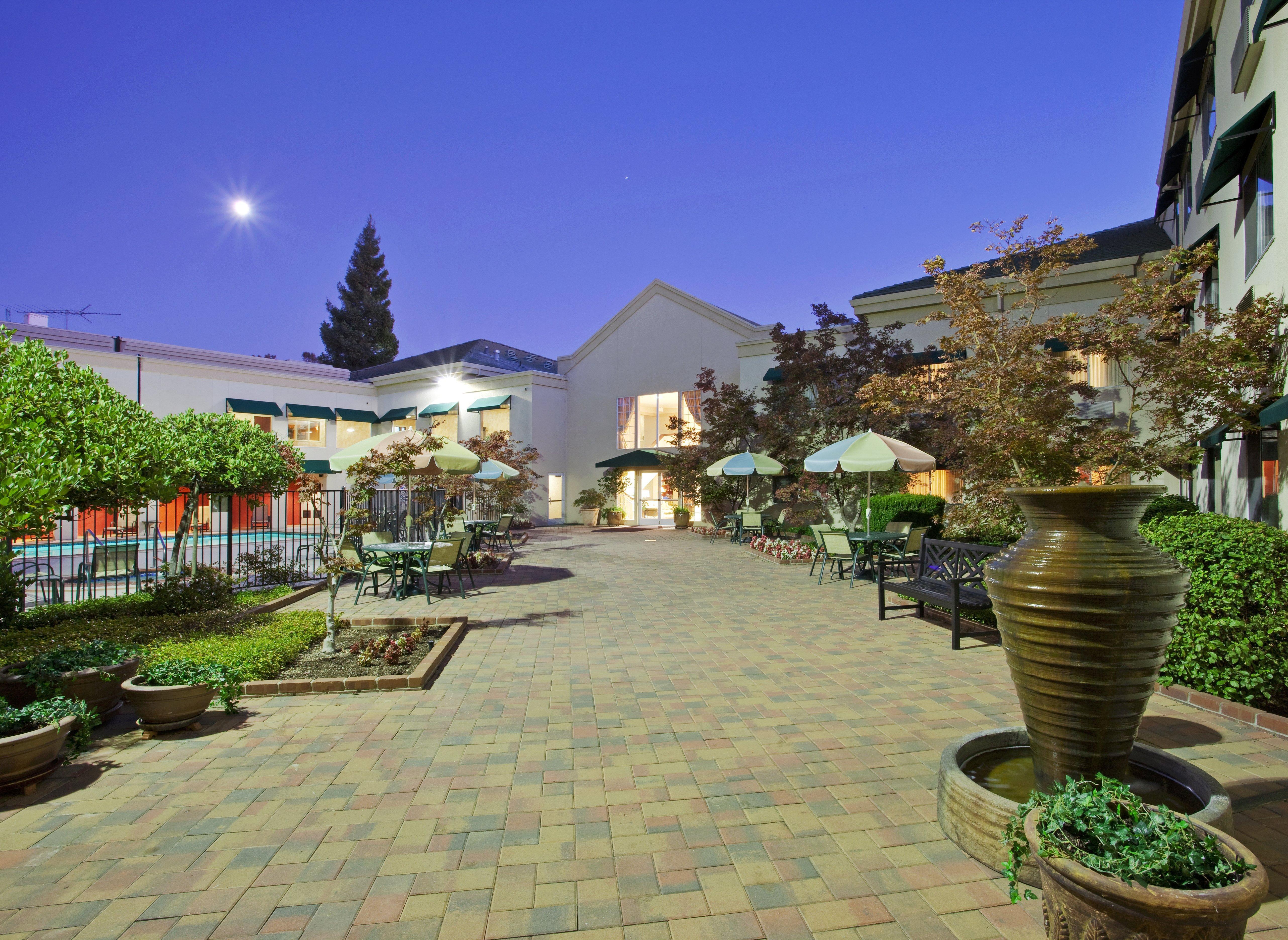 Holiday Inn Auburn By Ihg Exterior foto