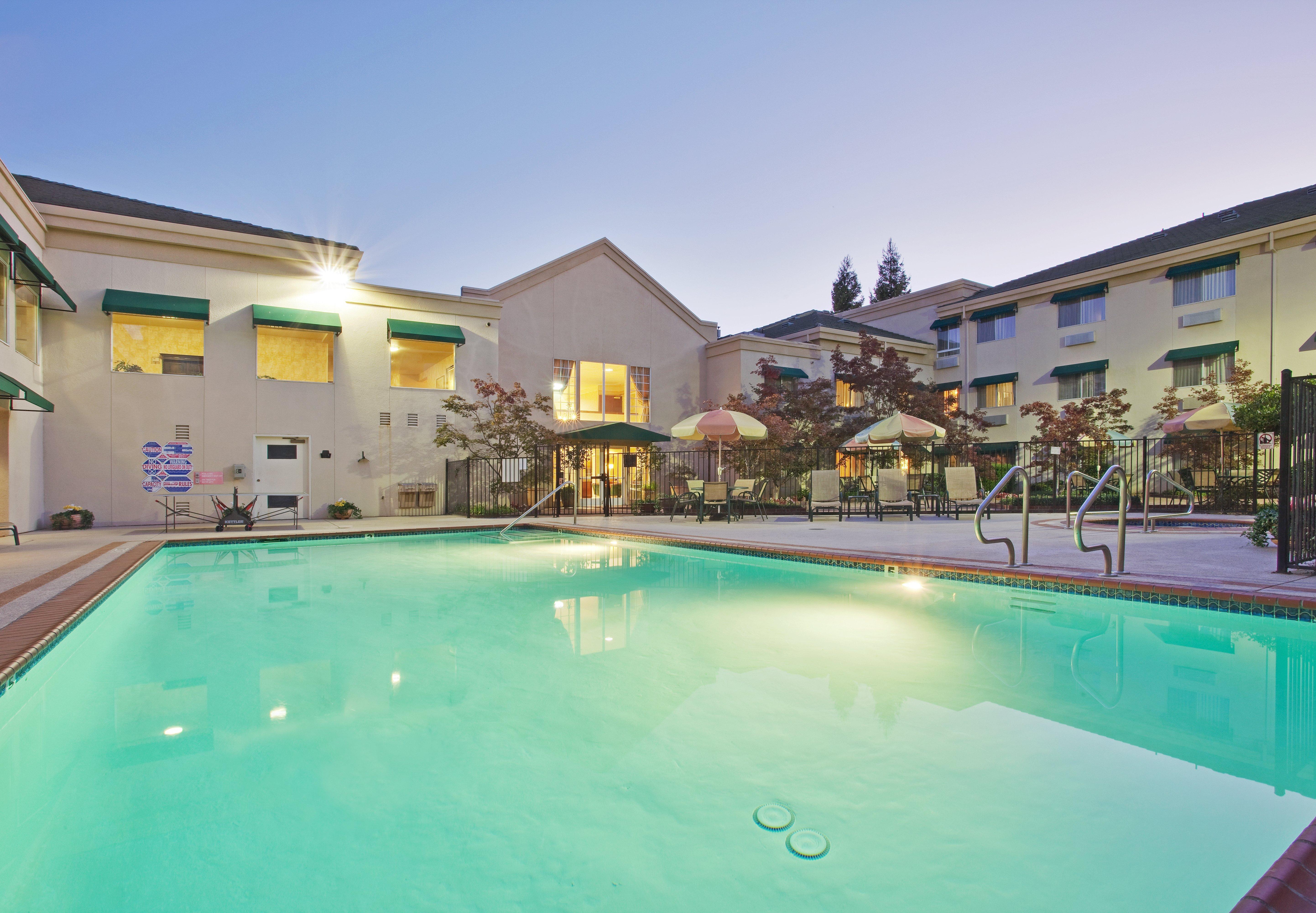 Holiday Inn Auburn By Ihg Exterior foto