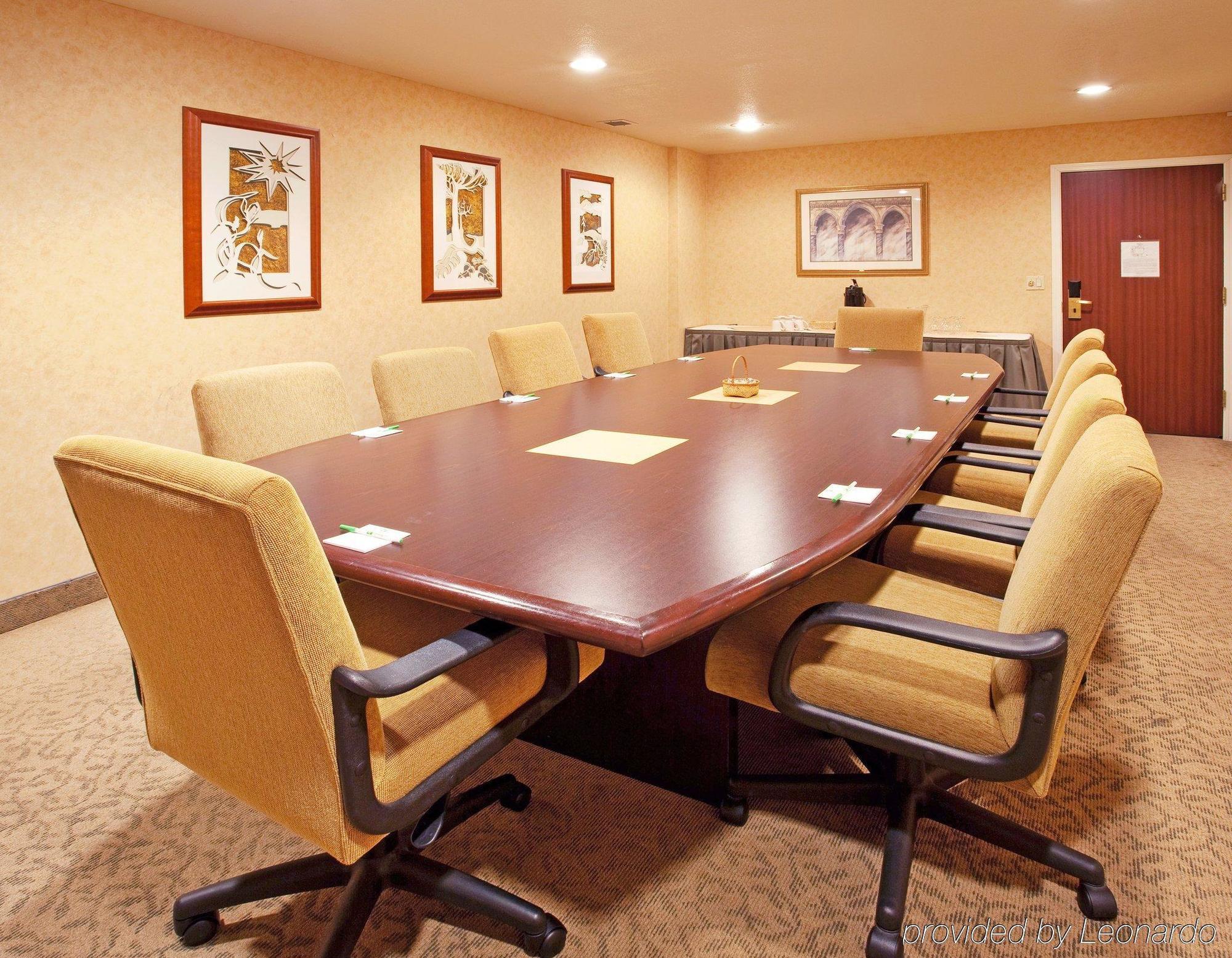 Holiday Inn Auburn By Ihg Facilidades foto